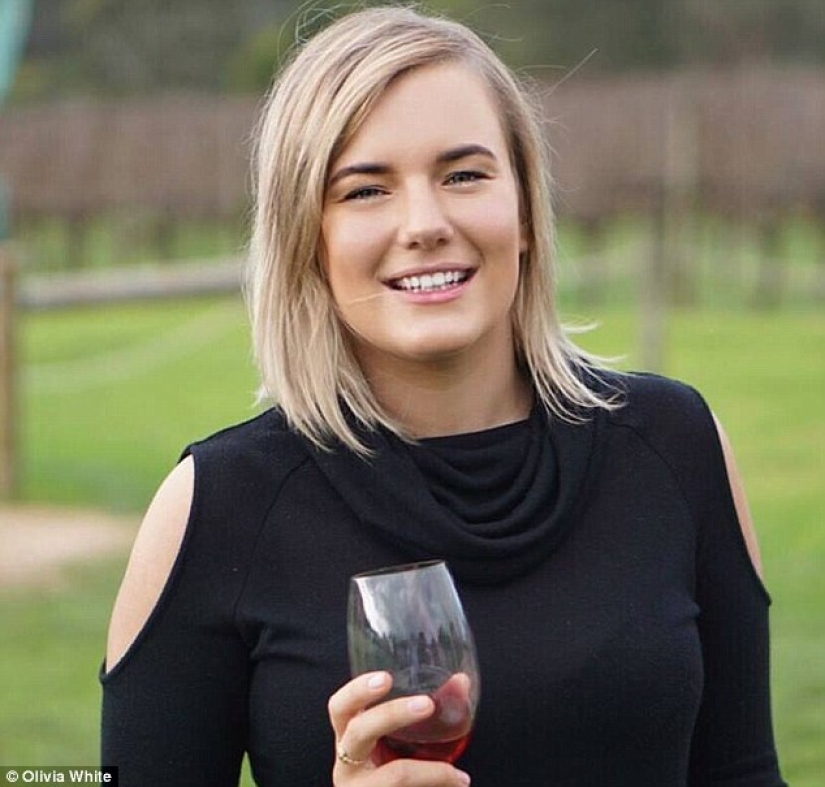 An Australian woman undressed, speaking out against the fashion for a quick recovery of the figure after childbirth An Australian woman undressed, speaking out against the fashion for a quick recovery of the figure after childbirth