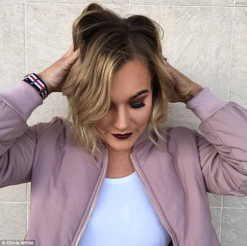 An Australian woman undressed, speaking out against the fashion for a quick recovery of the figure after childbirth An Australian woman undressed, speaking out against the fashion for a quick recovery of the figure after childbirth