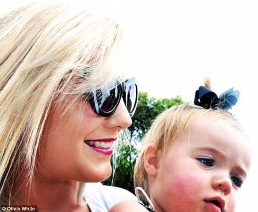 An Australian woman undressed, speaking out against the fashion for a quick recovery of the figure after childbirth An Australian woman undressed, speaking out against the fashion for a quick recovery of the figure after childbirth