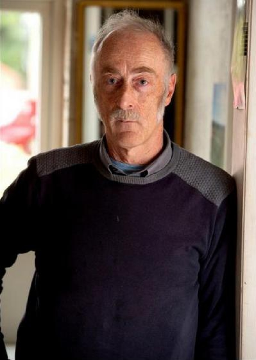 An elderly Briton was so persistently looking for school love that he was put on trial An elderly Briton was so persistently looking for school love that he was put on trial