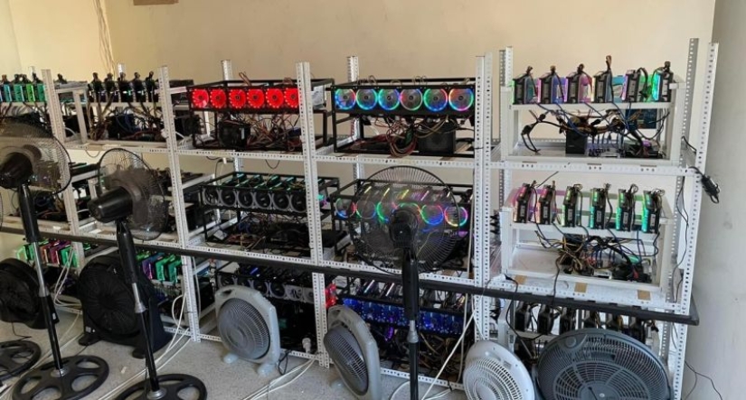 An expensive farm for mining cryptocurrencies burned down due to penny savings An expensive farm for mining cryptocurrencies burned down due to penny savings
