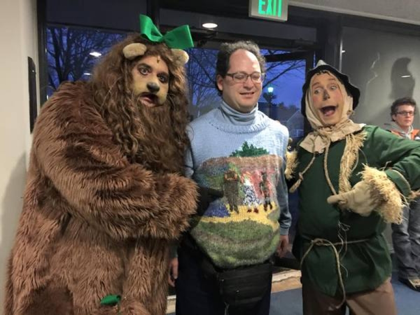 An icon of style, or What a fashionable sweater should be