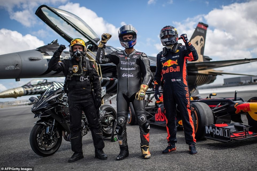 An incredible race! A supercar, a sports motorcycle, an F1 car, a private jet and a fighter jet came together in a confrontation An incredible race! A supercar, a sports motorcycle, an F1 car, a private jet and a fighter jet came together in a confrontation