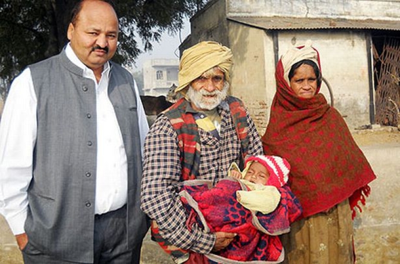An Indian man who became a father at 96 died at 104 due to smoking in bed
