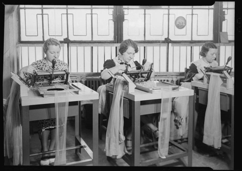And on this day, women found happiness: 78 years ago, nylon stockings went on sale