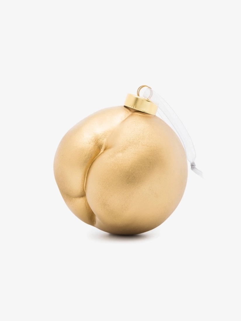 Año Nuevo con un grano de pimienta: el diseñador creó bolas navideñas en forma de amuletos femeninos