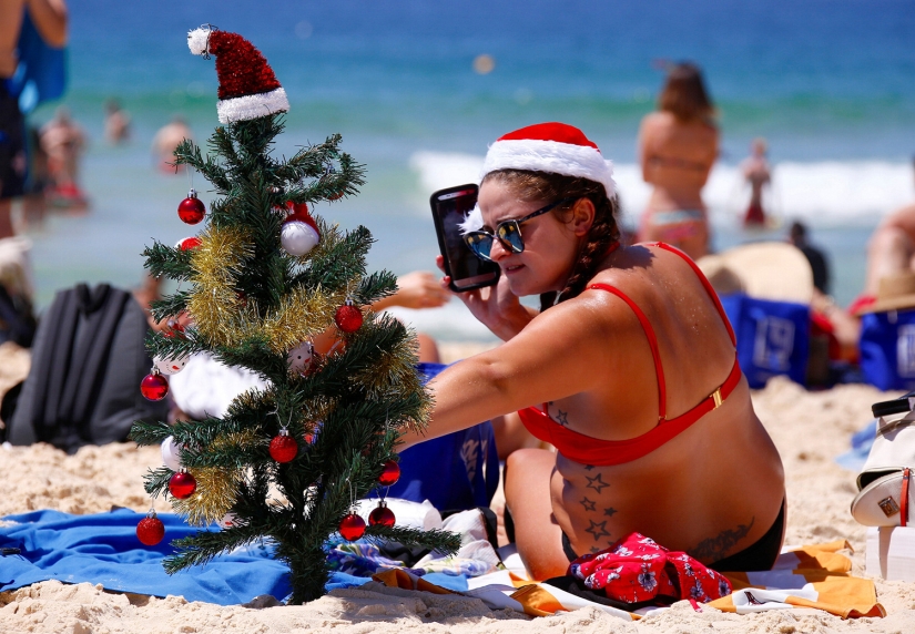 Año Nuevo y Navidad al estilo australiano: canguros en lugar de ciervos y Papá Noel en una tabla con remo