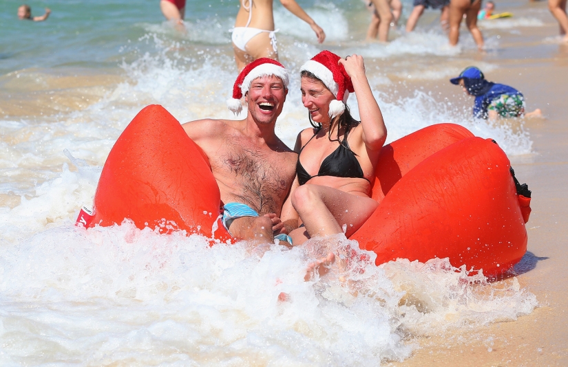 Año Nuevo y Navidad al estilo australiano: canguros en lugar de ciervos y Papá Noel en una tabla con remo