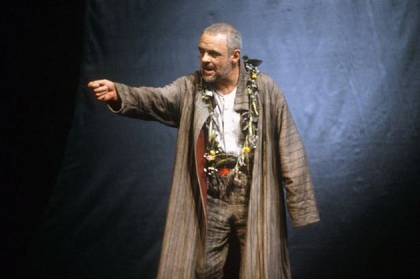 Anthony Hopkins was mistaken for a homeless man on one of the streets of a British city