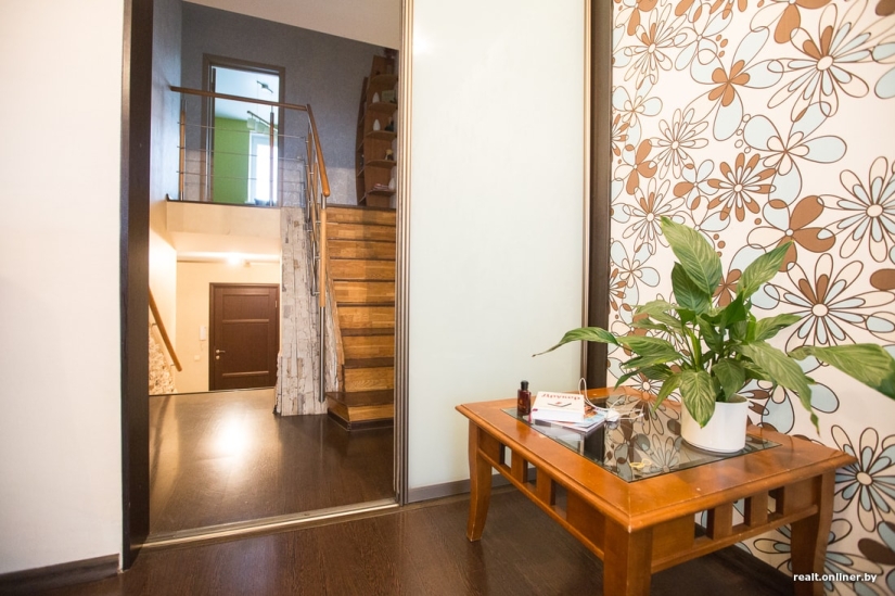 Apariencia ordinaria, interior intrincado: una casa misteriosa única en Minsk con apartamentos de 3 niveles