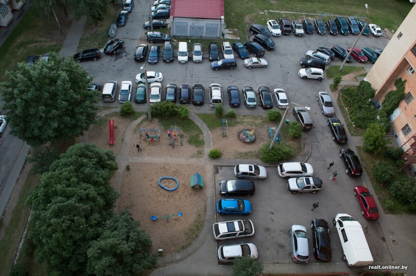 Apariencia ordinaria, interior intrincado: una casa misteriosa única en Minsk con apartamentos de 3 niveles