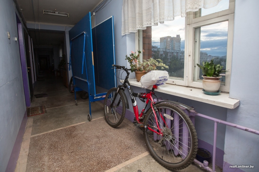 Apariencia ordinaria, interior intrincado: una casa misteriosa única en Minsk con apartamentos de 3 niveles