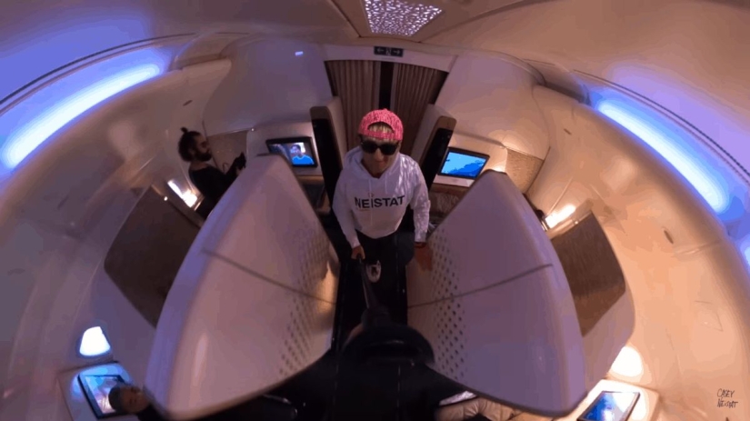 Apartamentos, mayordomo y ducha: cómo es el vuelo en el boleto aéreo más caro del mundo