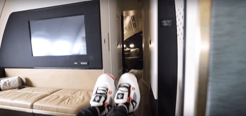 Apartamentos, mayordomo y ducha: cómo es el vuelo en el boleto aéreo más caro del mundo