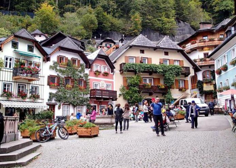 Apocalipsis Selfie en acción: cómo los turistas asiáticos se convirtieron en un desastre para la ciudad austriaca de Hallstatt