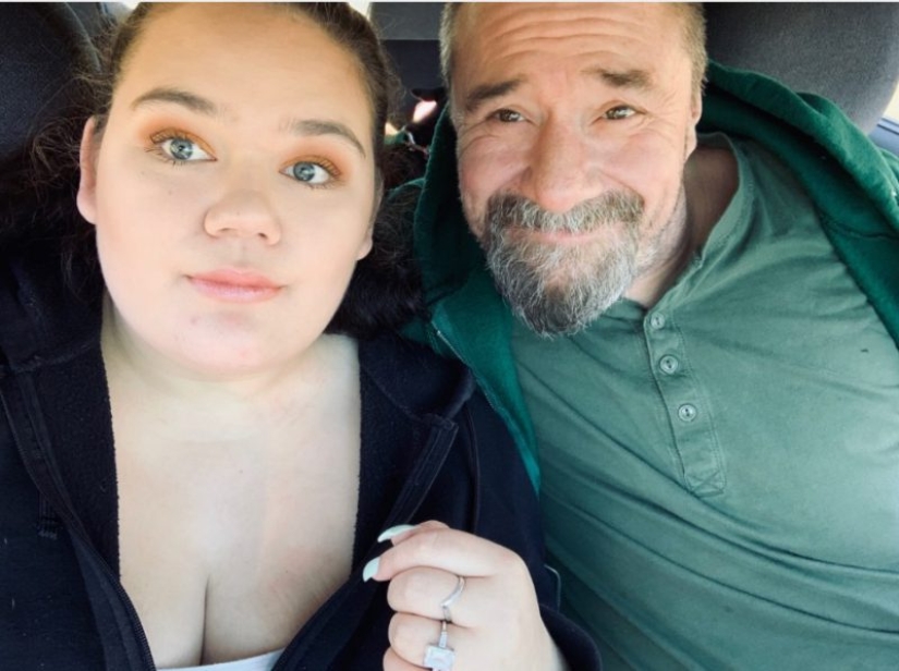 Are all ages submissive to love? A 20-year-old girl lives with her mother's friend, who is 29 years older than her