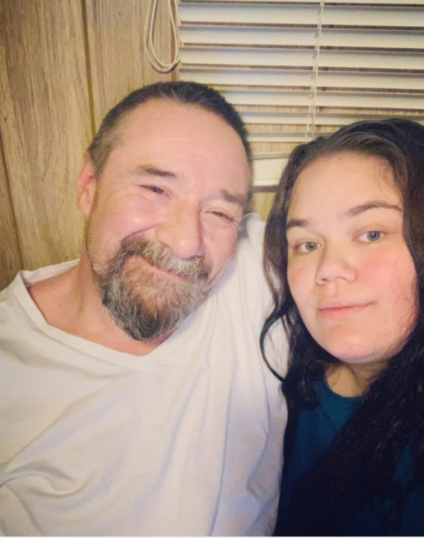 Are all ages submissive to love? A 20-year-old girl lives with her mother's friend, who is 29 years older than her