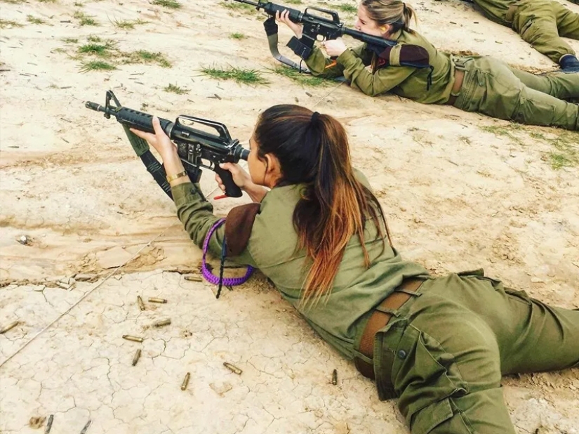 Armados con belleza: 25 fotos de bellezas sirviendo en el ejército israelí Armados con belleza: 25 fotos de bellezas sirviendo en el ejército israelí
