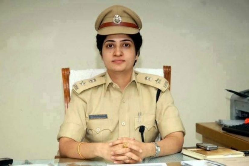 Arrest me immediately! The cutest policewomen from all over the world