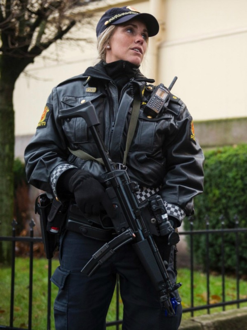 ¡Arréstenme inmediatamente! Las policías más lindas de todo el mundo