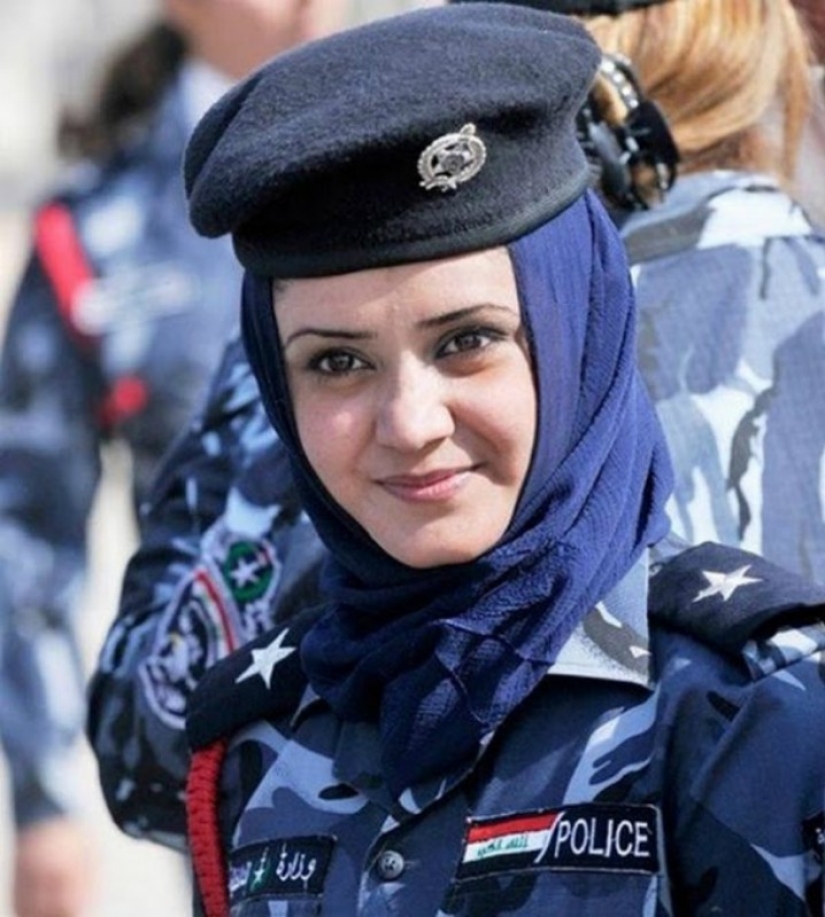 ¡Arréstenme inmediatamente! Las policías más lindas de todo el mundo