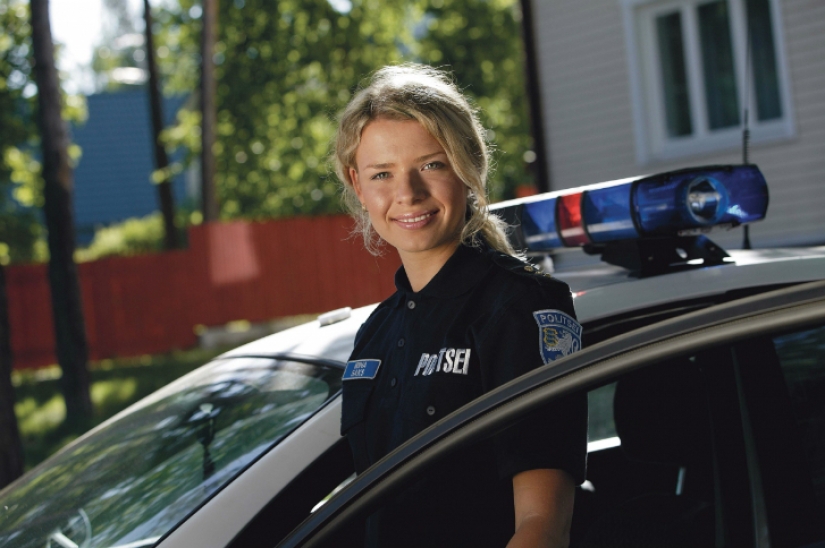 ¡Arréstenme inmediatamente! Las policías más lindas de todo el mundo