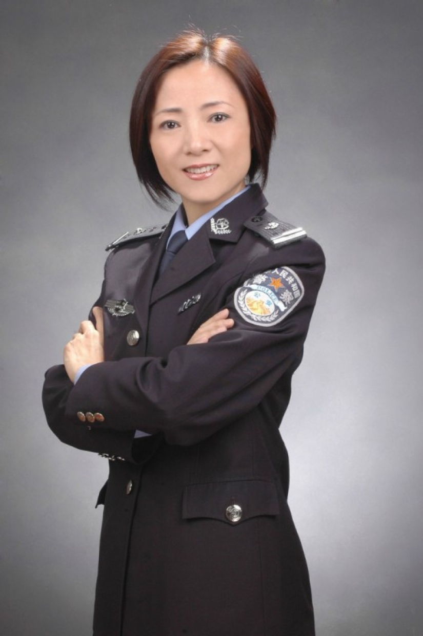 ¡Arréstenme inmediatamente! Las policías más lindas de todo el mundo