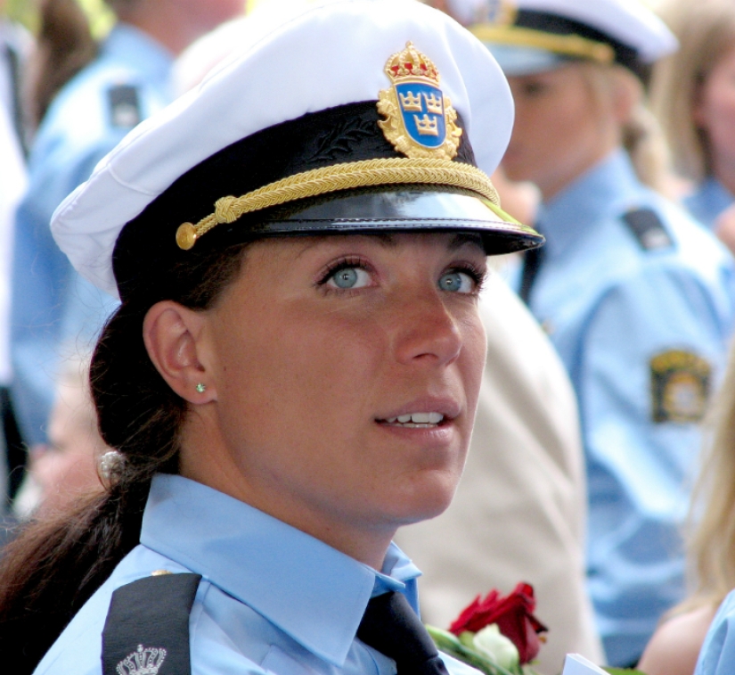 ¡Arréstenme inmediatamente! Las policías más lindas de todo el mundo