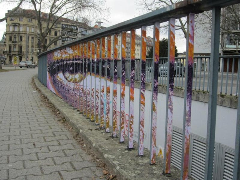 Arte callejero en la barandilla