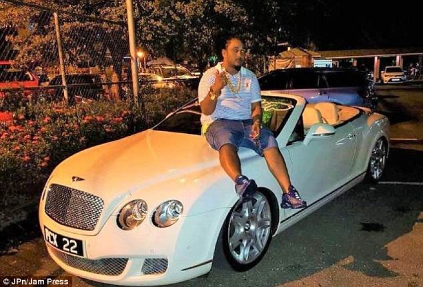 Ataúd dorado, champán y joyas: cómo despidieron a un millonario de Trinidad en su último viaje Ataúd dorado, champán y joyas: cómo despidieron a un millonario de Trinidad en su último viaje