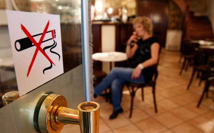 "¿Austria se convertirá en el cenicero de toda Europa?": la prohibición del tabaco se está levantando en el país, pero los austriacos están en contra