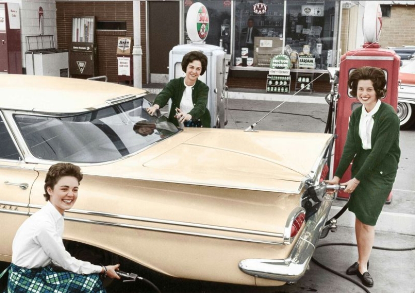 Automotive America de los años 50 y principios de los 60 en fotografías en color Automotive America de los años 50 y principios de los 60 en fotografías en color