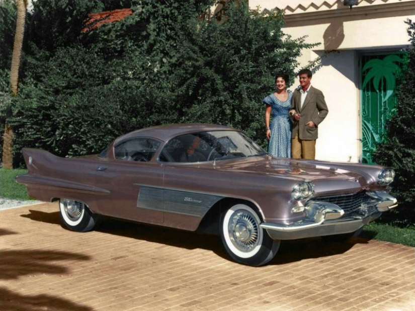 Automotive America de los años 50 y principios de los 60 en fotografías en color Automotive America de los años 50 y principios de los 60 en fotografías en color