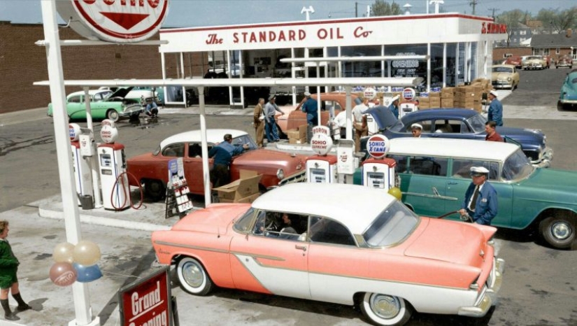 Automotive America de los años 50 y principios de los 60 en fotografías en color Automotive America de los años 50 y principios de los 60 en fotografías en color