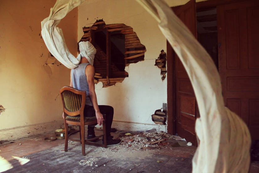 Autorretratos surrealistas de Kyle Thompson Autorretratos surrealistas de Kyle Thompson