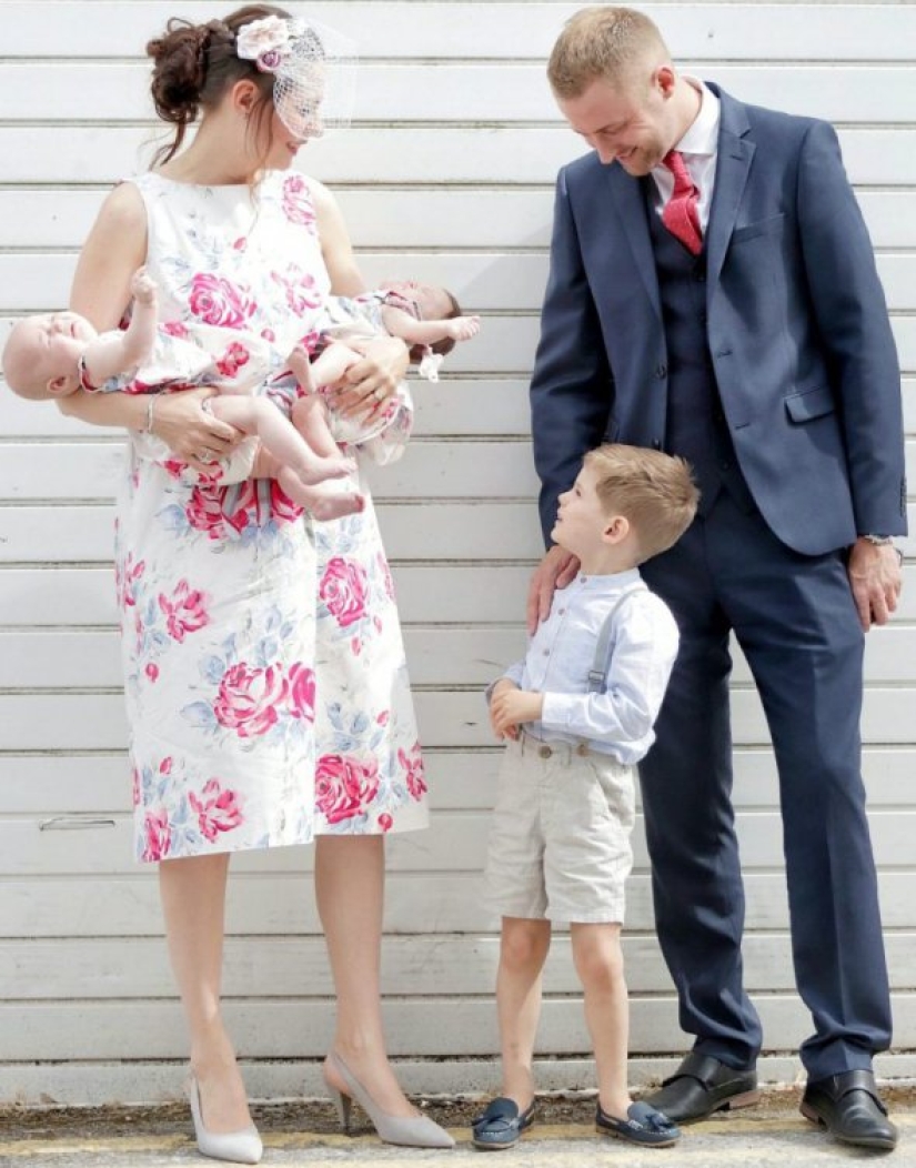 "Babies in a million": a British couple had unique twin girls "Babies in a million": a British couple had unique twin girls
