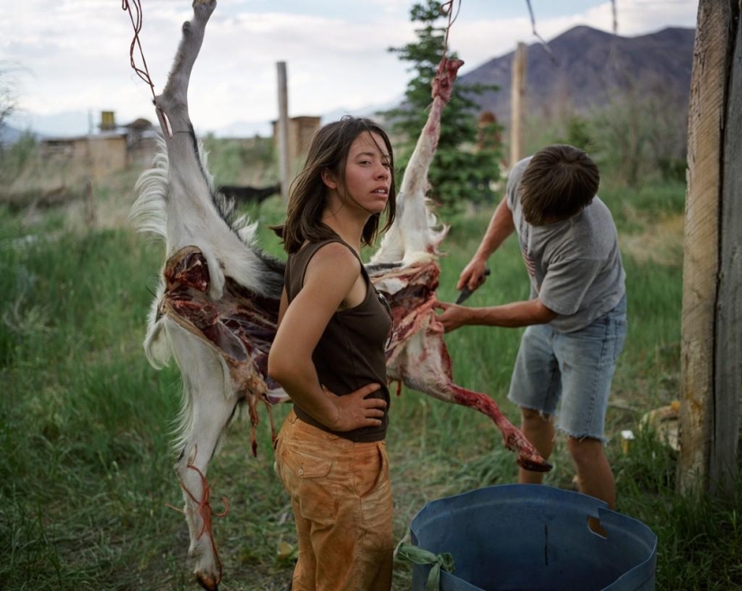 Back to the origins: How modern hunters and gatherers live Back to the origins: How modern hunters and gatherers live