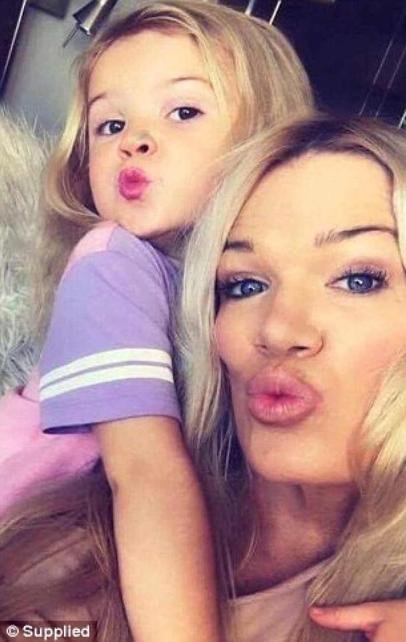"Bah, ¿por qué estás desnudo aquí?": la abuela más sexy del mundo protagonizó con su familia demasiado común