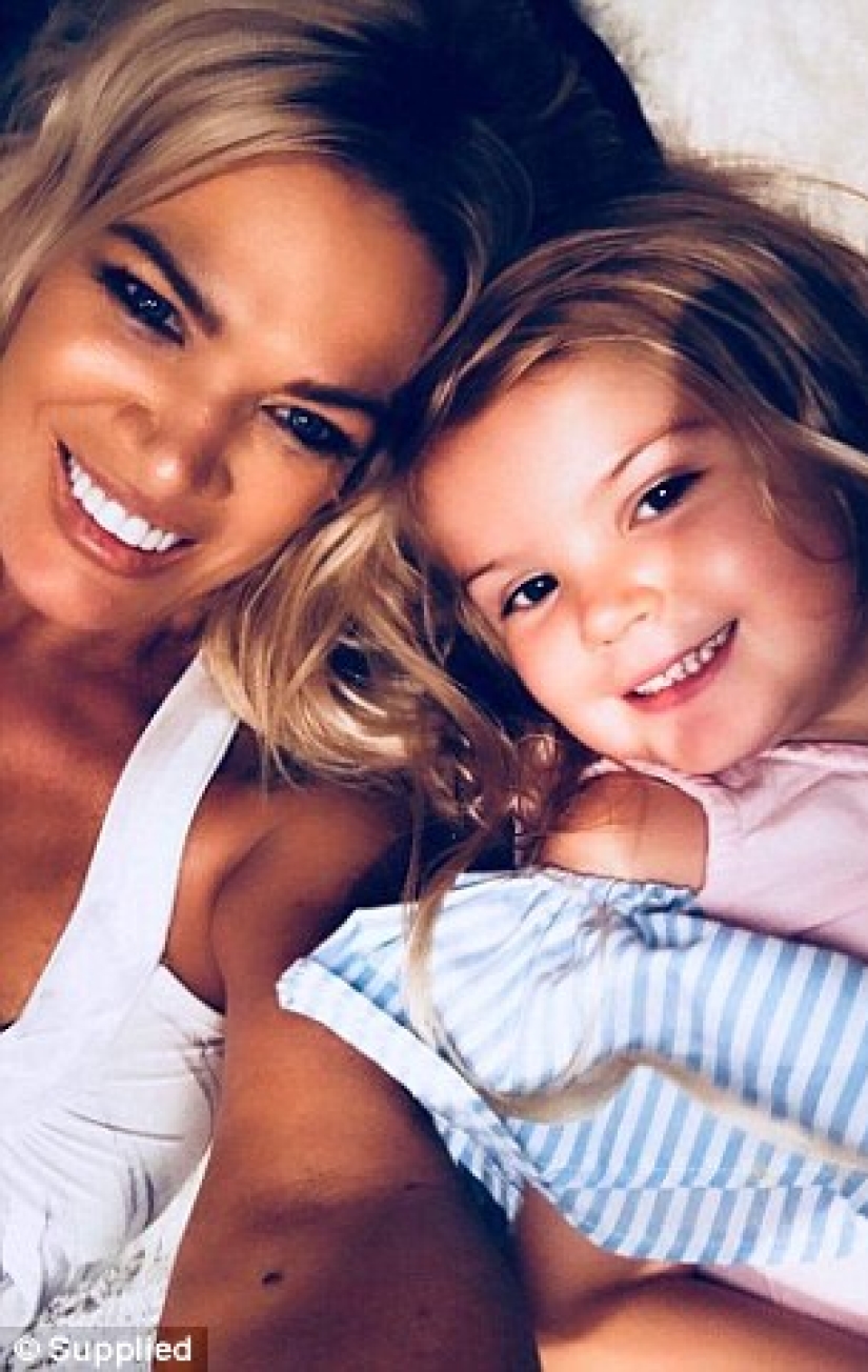 "Bah, why are you naked here?": the hottest grandmother in the world starred with her too ordinary family