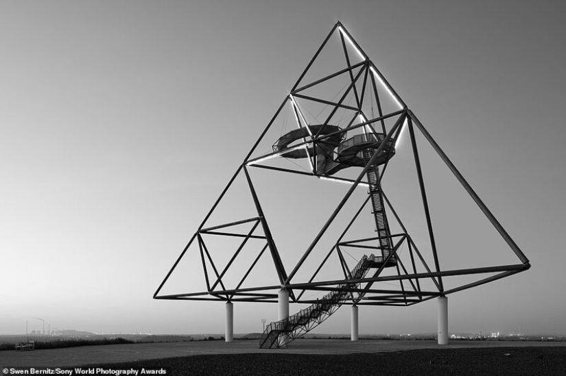 Bazooka hands and other pictures from the Sony World Photography Award 2020 shortlist Bazooka hands and other pictures from the Sony World Photography Award 2020 shortlist