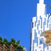 Beautiful and meaningless: the world's first Ferris wheel on the facade of a skyscraper in Batumi