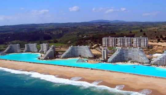 Beautiful pools of the world Beautiful pools of the world