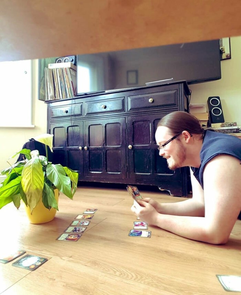 Bebí con flores y les leí libros: un vecino cariñoso cuidaba las plantas de interior