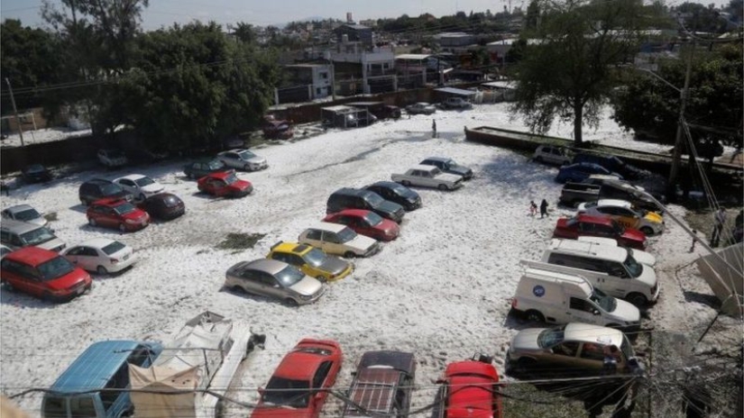 Because of the hail, the Mexican city turned into a glacier