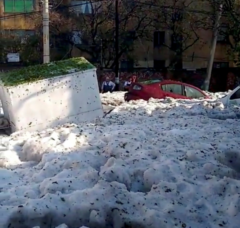 Because of the hail, the Mexican city turned into a glacier