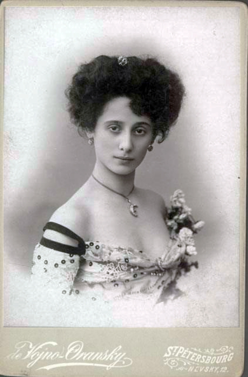 Before and after colorization: the Revived Faces of Russian History