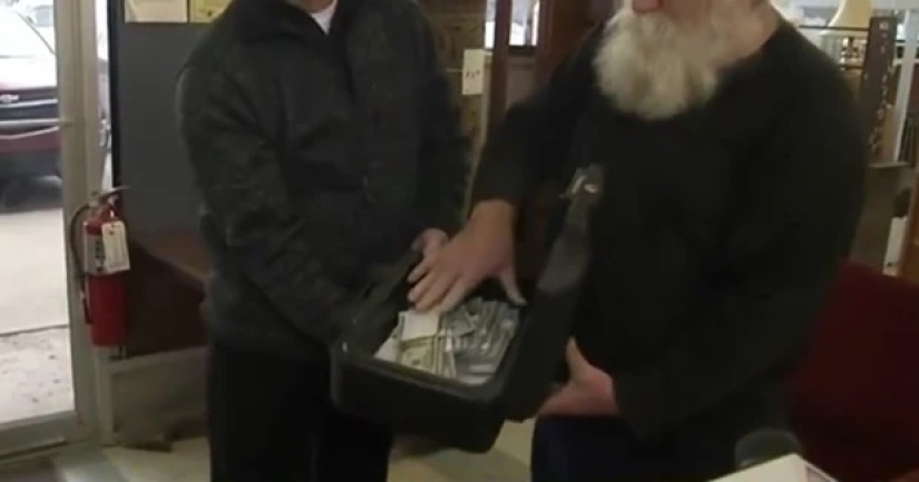 Bender's dream came true: a man found $43,000 in an old sofa