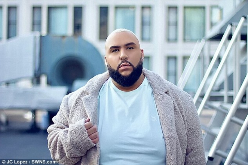 "Big guys love fashion too": The 5XL model proudly shows off all her 180 kilograms