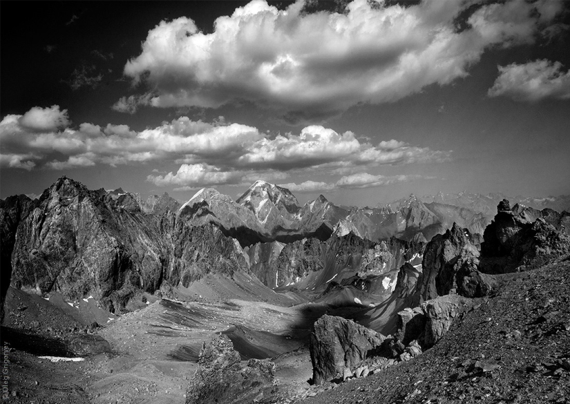 Black and white photos of mountains