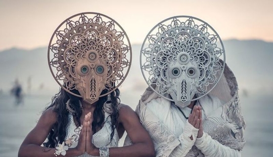 Boda futurista en el Festival Burning Man